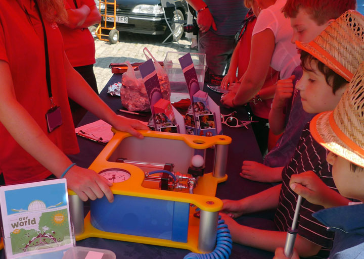 Investigate portable travelling science Investigate